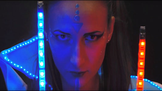 Стоп кадр промо ролика шоу программы с огнем ice led