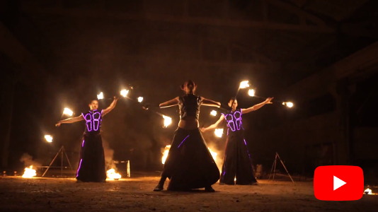 Стоп кадр промо ролика шоу программы с огнем Obsidian